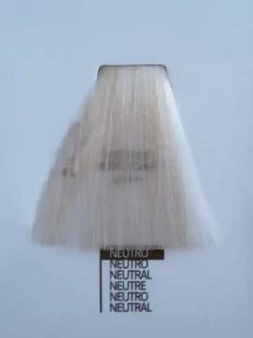 Design Look Neutral боя за коса с кремообразна текстура и перфектно неутрално покритие.
