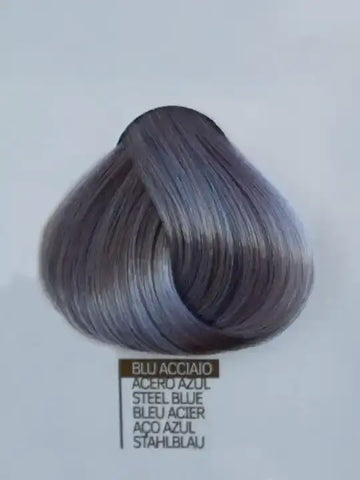 Стилна боя за коса Steel Blue, представена в балон с гладки и лъскави кичури.