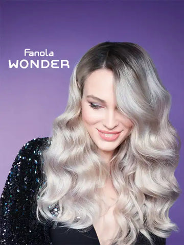 Модел с вълниста коса, използваща Fanola WONDER, позира на лилав фон.